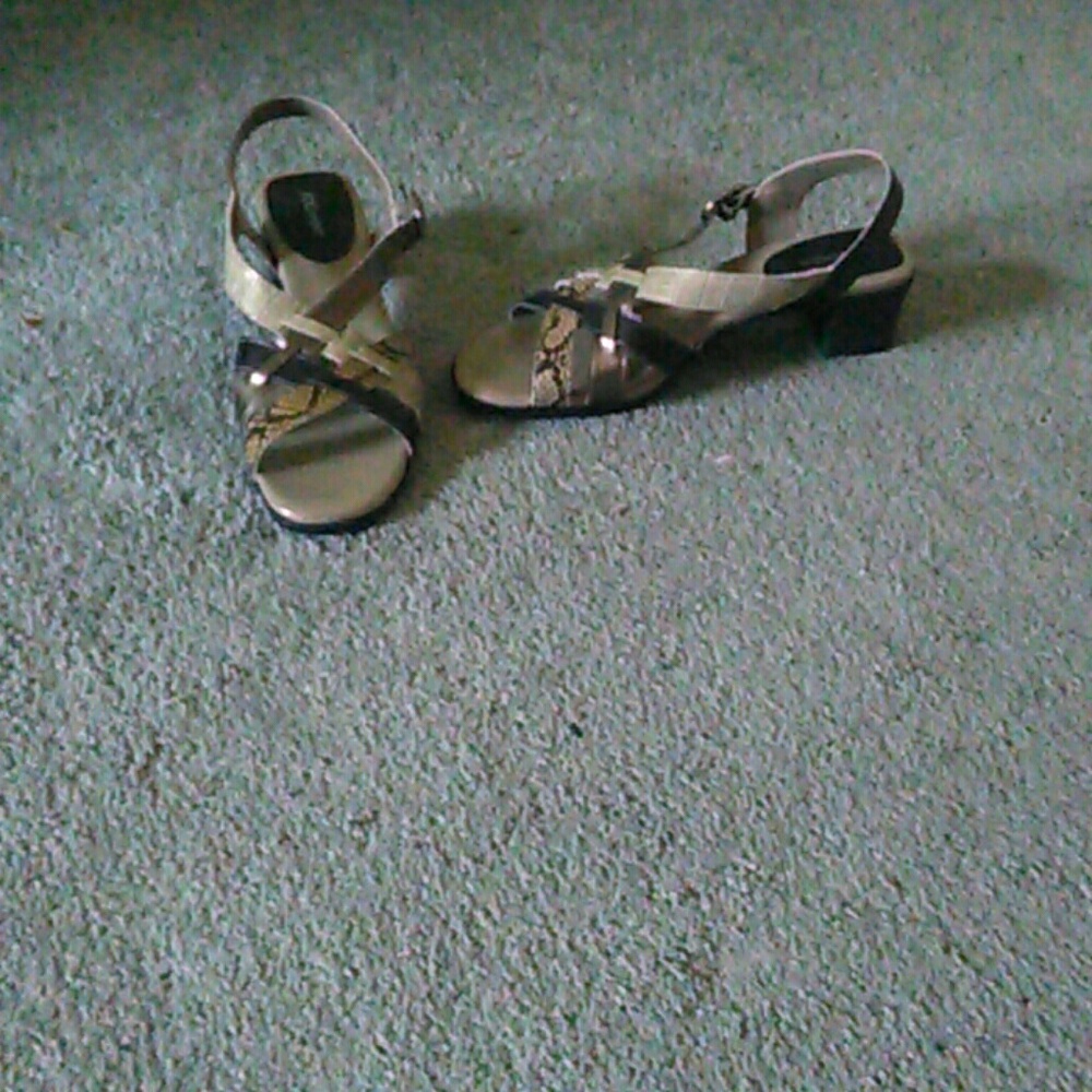 Women's shoes